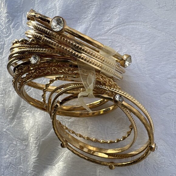 Neiman Marcus Cara NY New York Bead Gold Tone Metal Bangle Bracelets 15 Set NEW - Picture 16 of 16